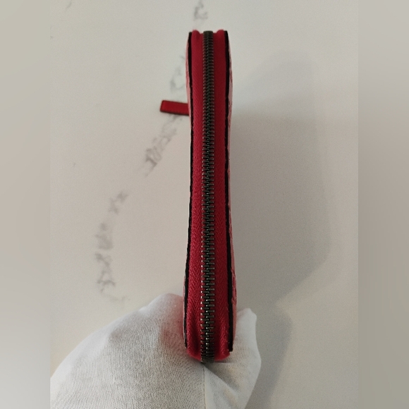 Gucci Guccissima Ziparound Wallet SHW - Red Leather